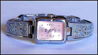 *BELOW COST* LOVELY LADIES DRESS WATCH WITH FINE DETAIL
