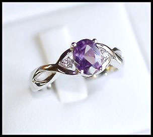 AWESOME 9CT WHITE GOLD AMETHYST & DIAMOND RING - SIZE 8(Q)