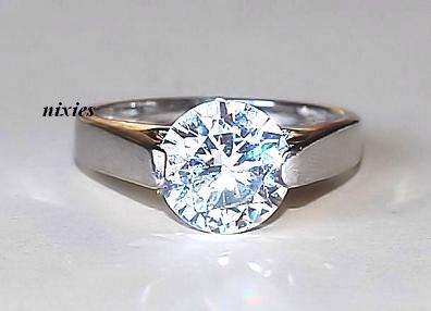 HUGE TOP CLASS DIAMOND SIMULANT ENGAGEMENT RING - SIZE 8(Q)
