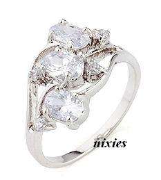 LOVELY 3-STONE ENGAGEMENT RING IN WHITE GOLD - SIZE 9(S)