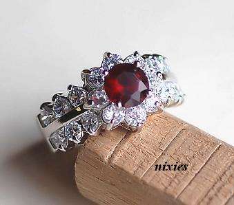 STUNNING WHITE GOLD RUBY & SAPPHIRE RING - SIZE 8(Q)