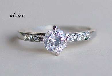 DAZZLING 9K WHITE GOLD VERMEIL ENGAGEMENT RING - SIZE 8(Q)
