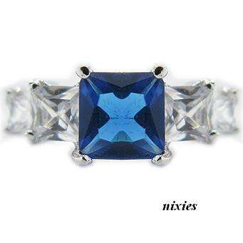 STRIKING WHITE GOLD BLUE & WHITE SAPPHIRE RING - SIZE 7(O)