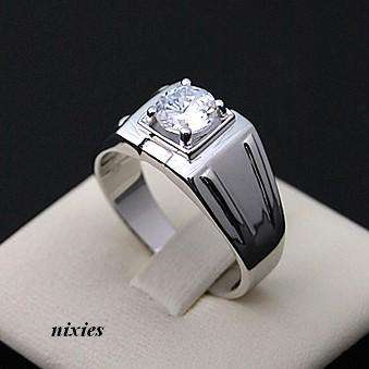 925 STERLING SILVER GENTS RING WITH DIAMOND SIMULANT - SIZE 9(S)