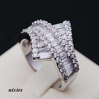 AMAZING 925 STERLING SILVER DIAMOND SIMULANT ENGAGEMENT RING - SIZE 8(Q)