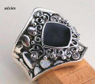 ATTRACTIVE TIBETAN SILVER ONYX RING - SIZE 7(O)