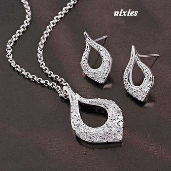 ELEGANT WHITE GOLD EP DIAMANTE NECKLACE & EARRINGS SET