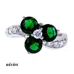 UNIQUE 3-STONE EMERALD SWIRL RING - SIZE 8(Q)