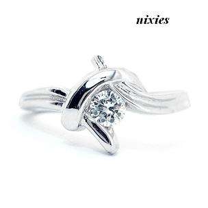 GORGEOUS SOLID SILVER DIAMOND SIMULANT ENGAGEMENT RING - SIZE 6(M)