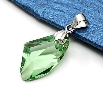 EXQUISITE PERIDOT DE ARTE SWAROVSKI PENDANT