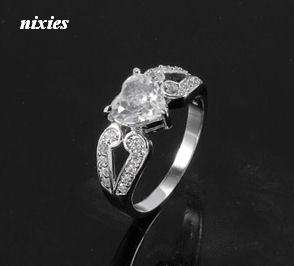 CHARMING WHITE GOLD PLATED DIAMANTE RING - SIZE 8(Q)