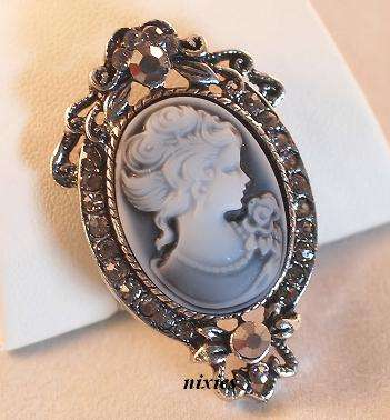 BEAUTIFUL CAMEO & CRYSTAL BROOCH WITH ANTIQUE FINISH