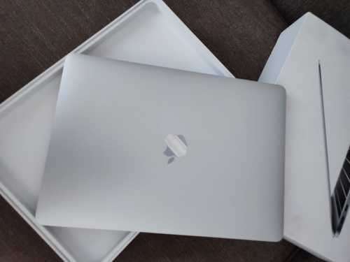 MacBook Pro 13 inch 2017 2.3GHz/8GB Ram/128GB SSD/Read description