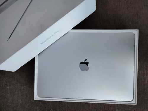 MacBook Pro 13 inch 2017 2.3GHz/8GB Ram/128GB SSD/Read description