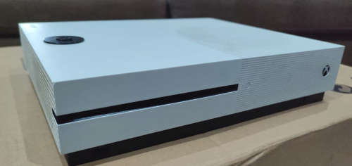 Xbox one s. Please read description