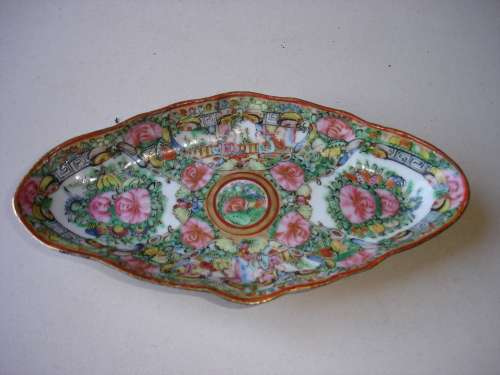 A unique shape Chinese traditional hand painted plates