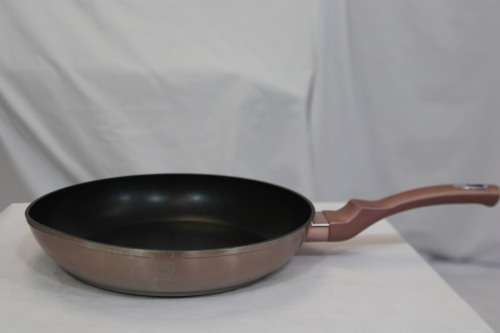 BERLINGER HAUS 28 CM TITANIUM COATING FRY PAN - iROSE EDITION (SECOND HAND)(LITTLE SKEWED)