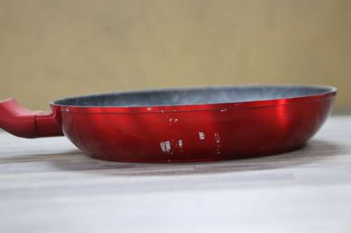 BERLINGER HAUS 28 CM MARBLE COATING FRY PAN - BURGUNDY  (SECOND HAND) (LITTLE BIT SKEWED)