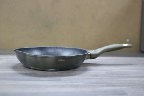 BERLINGER HAUS 28 CM MARBLE COATING FRY PAN CARBON METALLIC(SECOND HAND)