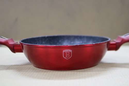Berlinger Haus - 24 cm Shallow Pot Burgundy Metallic Line (SECOND HAND)