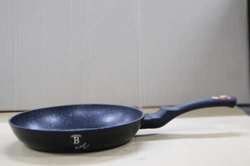 Berlinger Haus - 28cm cm Metallic Line Marble Coated Frypan - Black Rose(Second hand)