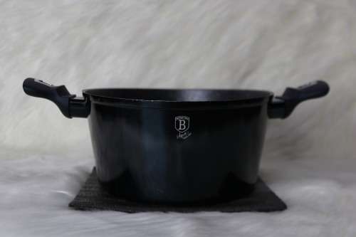 BERLINGER HAUS 24CM MARBLE COATING CASSEROLE-AQUAMARINE(SECON HAND )(NO LID)(LITTLE SKEWED)