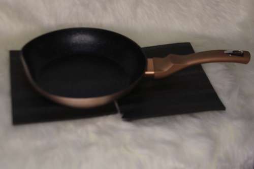 BERLINGER HAUS 24 CM MARBLE COATING FRYPAN - ROSE GOLD(SECOND HAND)(SKEWED A LITTLE)