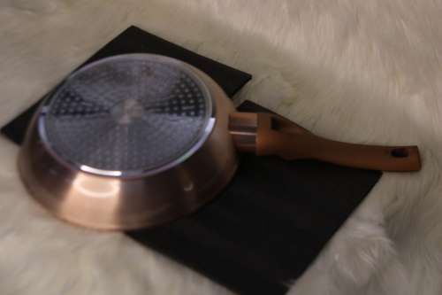 BERLINGER HAUS 24 CM MARBLE COATING FRYPAN - ROSE GOLD(SECOND HAND)(SKEWED A LITTLE)