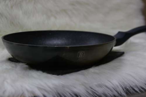 BERLINGER HAUS 28CM MARBLE COATING FRYPAN- AQUAMARINE(SECOND HAND)(FADED COLOUR)