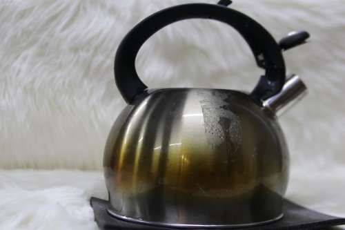 BERLINGER HAUS 3L STAINLESS STEEL WHISTLING KETTLE - CARBON (SECOND HAND) (FADED COLOUR)