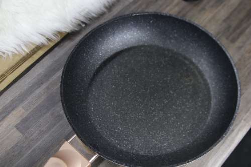 BERLINGER HAUS 28CM MARBLE COATING FRY PAN- CARBON(SECOND HAND)