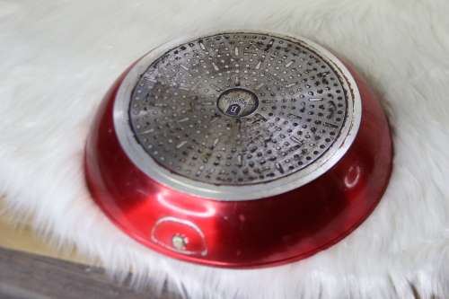 BERLINGER HAUS 28 CM MARBLE COATING FRY PAN - BURGUNDY METALLIC(SECOND HAND) (BROKEN HANDLE)(SKEWED)