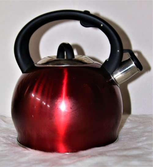 BERLINGER HAUS 3L STAINLESS STEEL WHISTLING KETTLE - BURGUNDY METALLIC