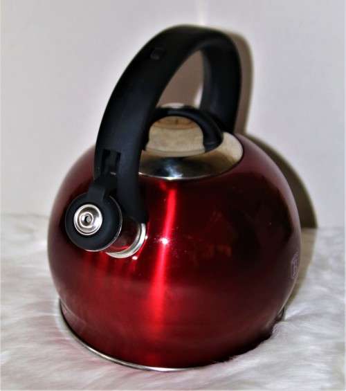 BERLINGER HAUS 3L STAINLESS STEEL WHISTLING KETTLE - BURGUNDY METALLIC