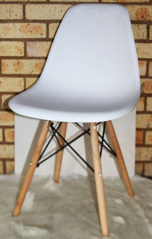 6 Wooden Leg Chairs (white)