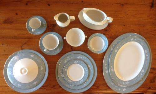 Complete 8 Setting 9-Piece Place Setting Royal Doulton "Reflection" Tableware, immaculate conditon
