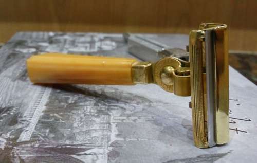 Vintage Schick Injector Razor Type E (Circa 1940, case, free blades)