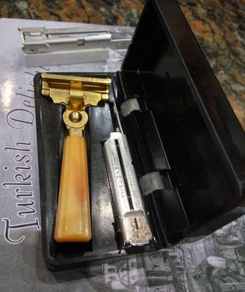 Vintage Schick Injector Razor Type E (Circa 1940, case, free blades)