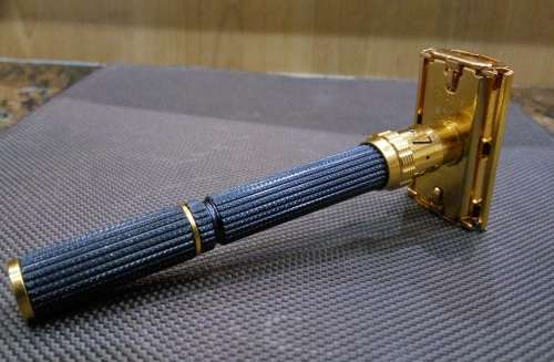 Vintage Gillette New Aristocrat Razor (with case, O4, 1969)