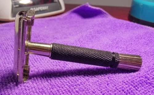 Vintage Gillette Black Handle SuperSpeed Razor (I1, 1988)