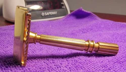 Vintage GEM Micromatic Clog-Pruf razor (USA , Gold-Tone, 1930's)