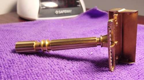Vintage GEM Micromatic Clog-Pruf razor (USA , Gold-Tone, 1930's)