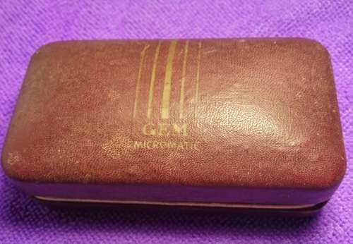 Vintage GEM Micromatic Clog-Pruf razor (USA , Gold-Tone, 1930's)