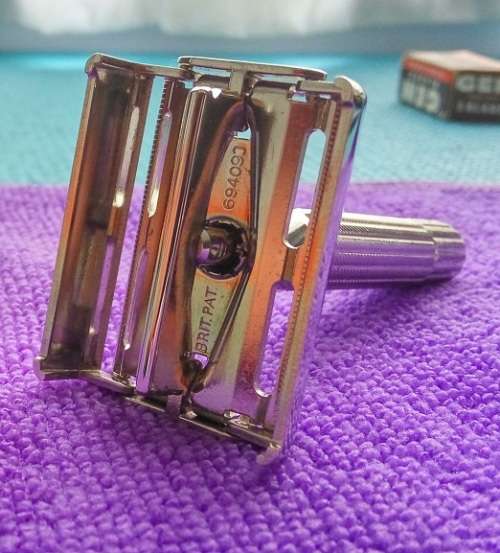 Vintage GIllette Aristocrat 58 Razor (England, Circa 1958)