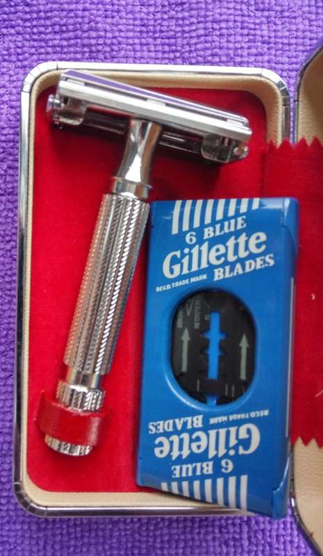 Vintage GIllette Aristocrat 58 Razor (England, Circa 1958)