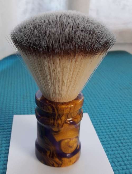 Acrylic Turned Shaving Brush (Gold / Violet, 22mm Plisson Synthetic, Fan)