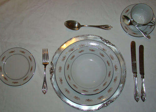 Beautiful Noritake Dinner set, 12 setting