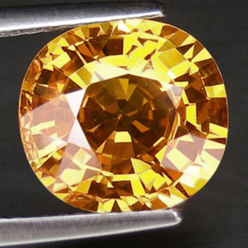5.5 ct oval facet golden yellow sapphire gemstone