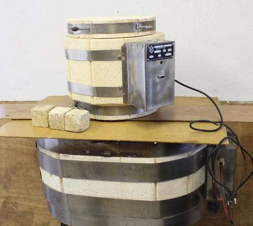 2 Pottery/doll  kilns and Ipco digital controller