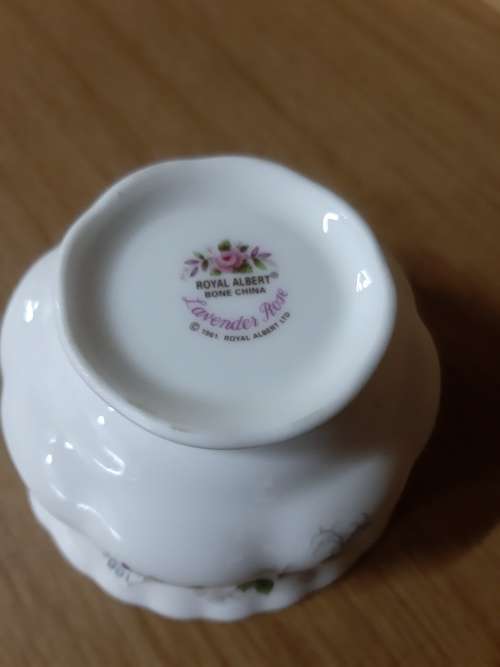 ROYAL ALBERT LAVENDER ROSE SUGAR BOWL